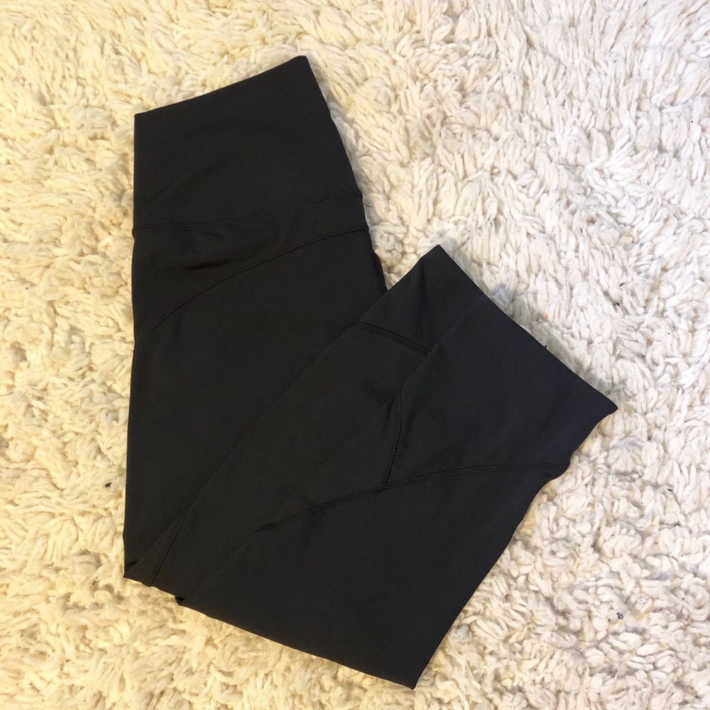 Lululemon Black Crop Leggings, Everlux fabric